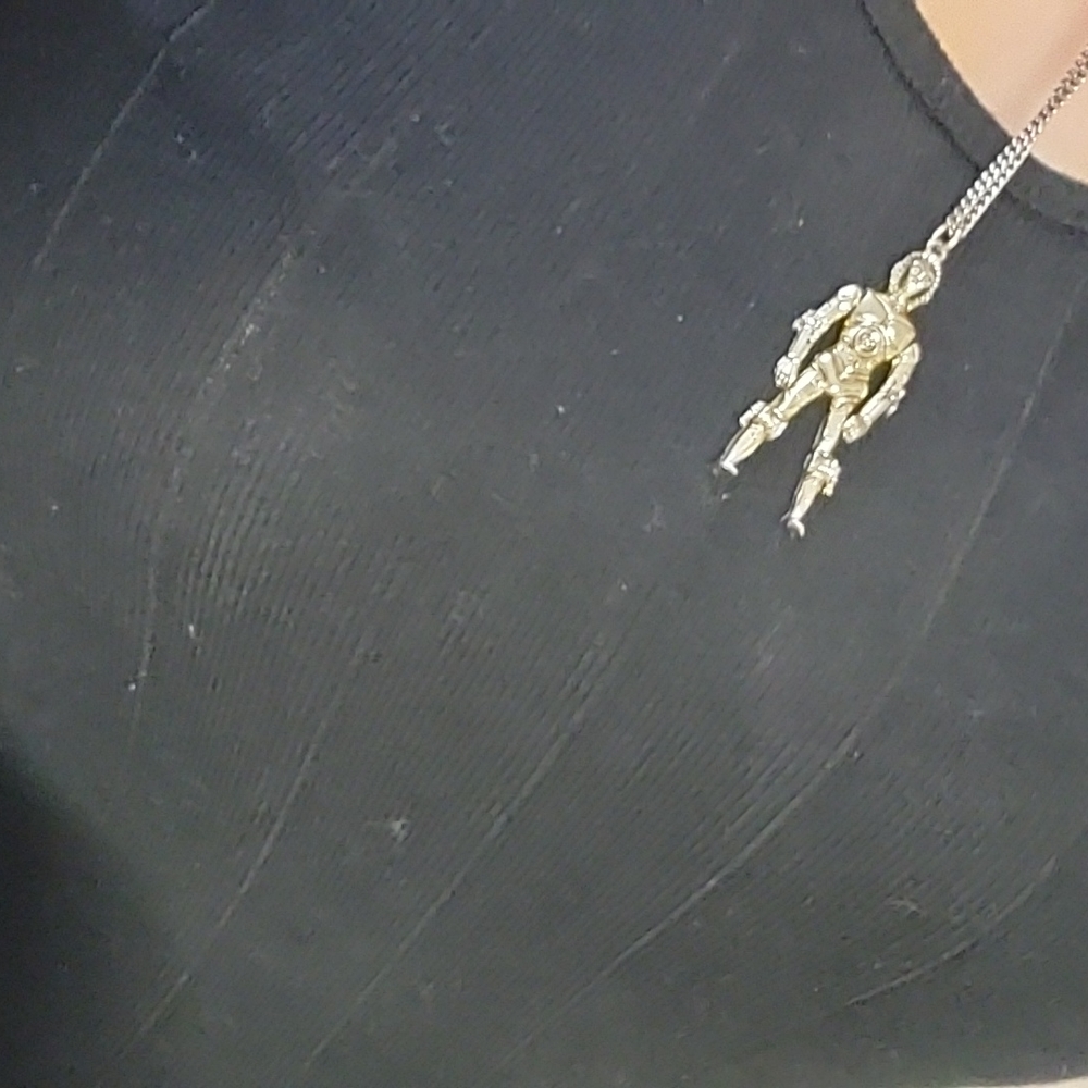 77 20th century fox nacklace